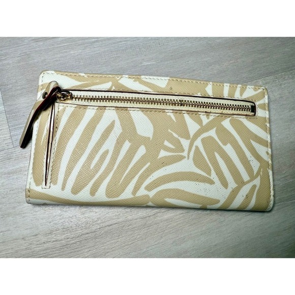 Kate Spade New York Ivory Leather Bi Fold Wallet Snap Closure Interior Card - Picture 4 of 5
